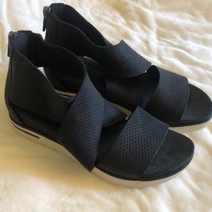 New without Box EILEEN FISHER SPORT TUMBLED  SNEAKER SANDAL